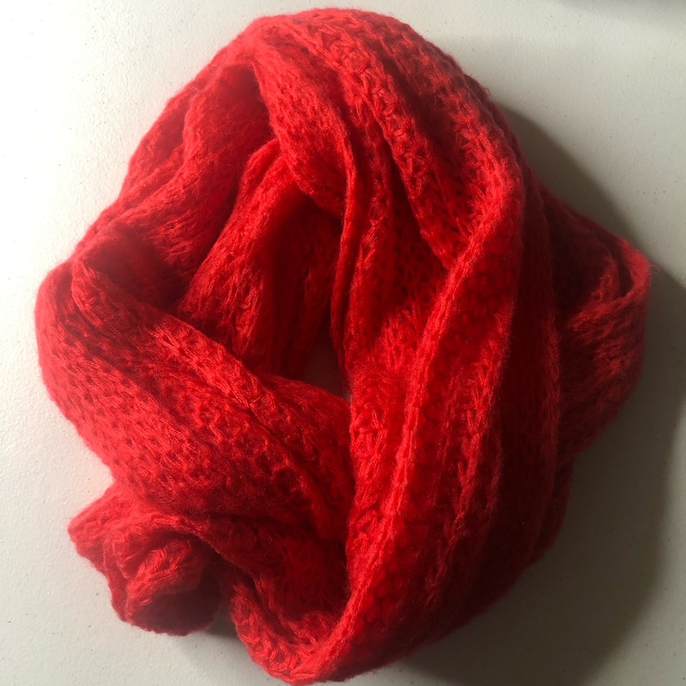 Coral Circle Scarf